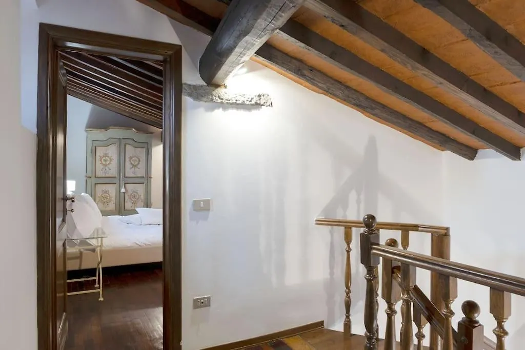 D/T Elegant & Spacious Flat 2' Walk Train Station Флоренция