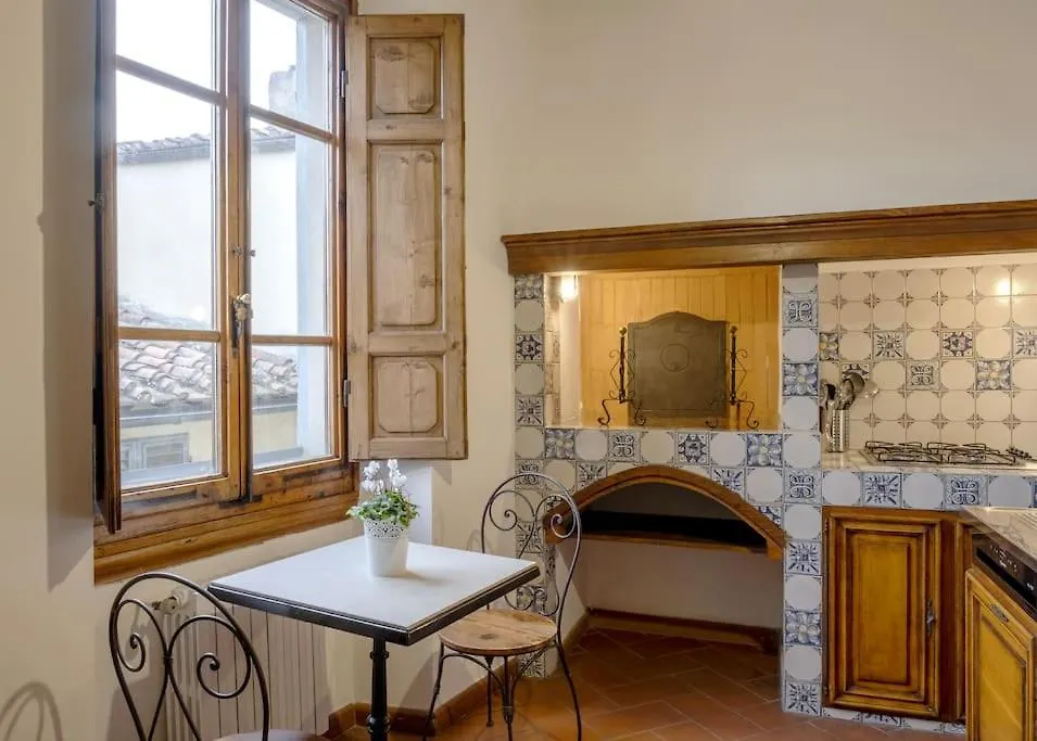 D/T Elegant & Spacious Flat 2' Walk Train Station Florence Italy