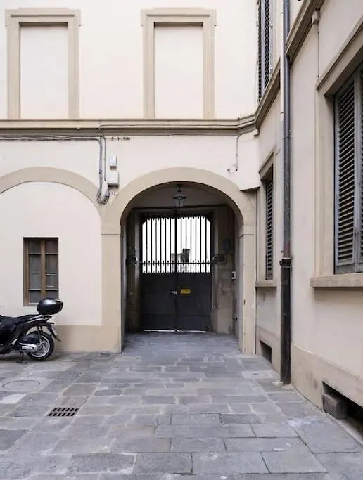 Apartment D/T Elegant & Spacious Flat 2' Walk Train Station Florence