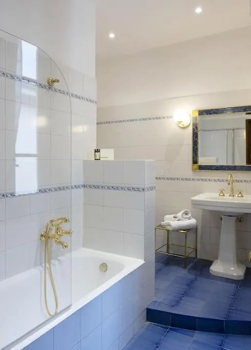 Apartment D/T Elegant & Spacious Flat 2' Walk Train Station Florence Italy