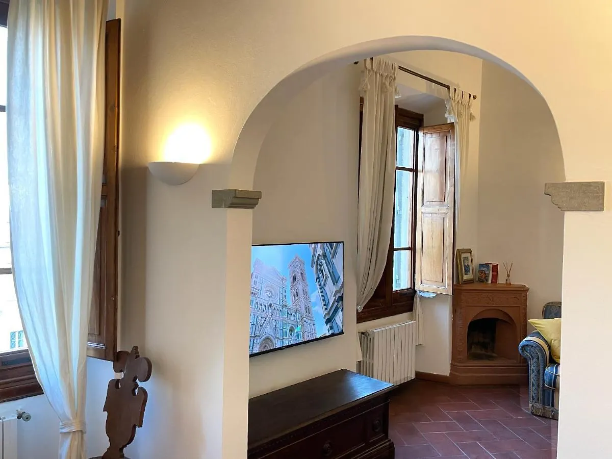 D/T Elegant & Spacious Flat 2' Walk Train Station Florence