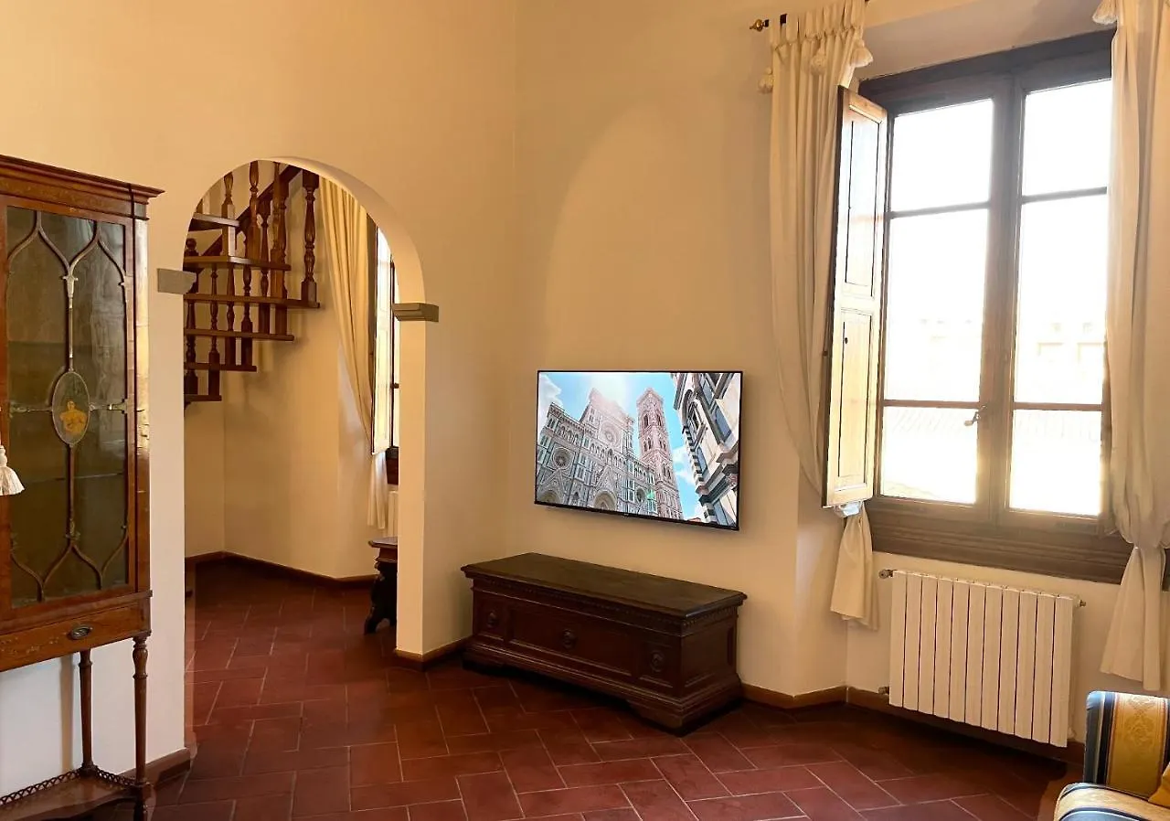 Apartment D/T Elegant & Spacious Flat 2' Walk Train Station Florence